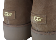Load image into Gallery viewer, UGG Women's Drew Sunshine Perferated Boots
